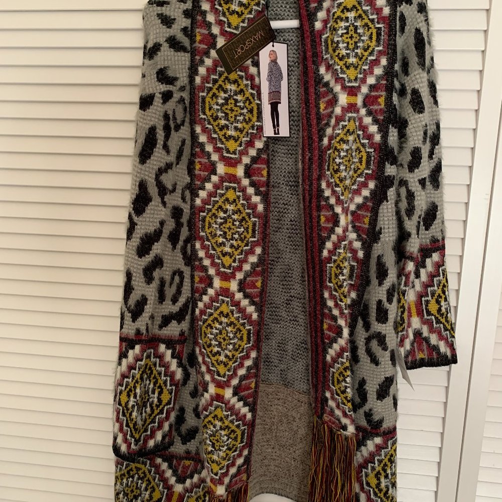 Max Sport designs sweater cardigan
